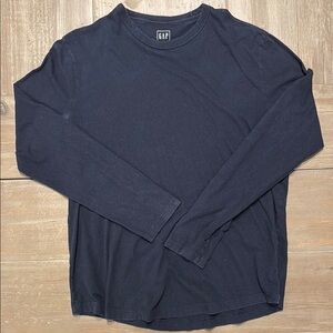 GAP Men's Black Long Sleeve Curved Hem Shirt